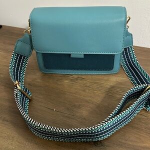 11. Blue Square Magnetic Buckle Shoulder Bag